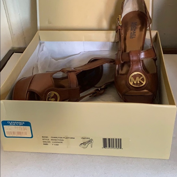 *SALE*Micheal Kors Platform sandal - Picture 4 of 4